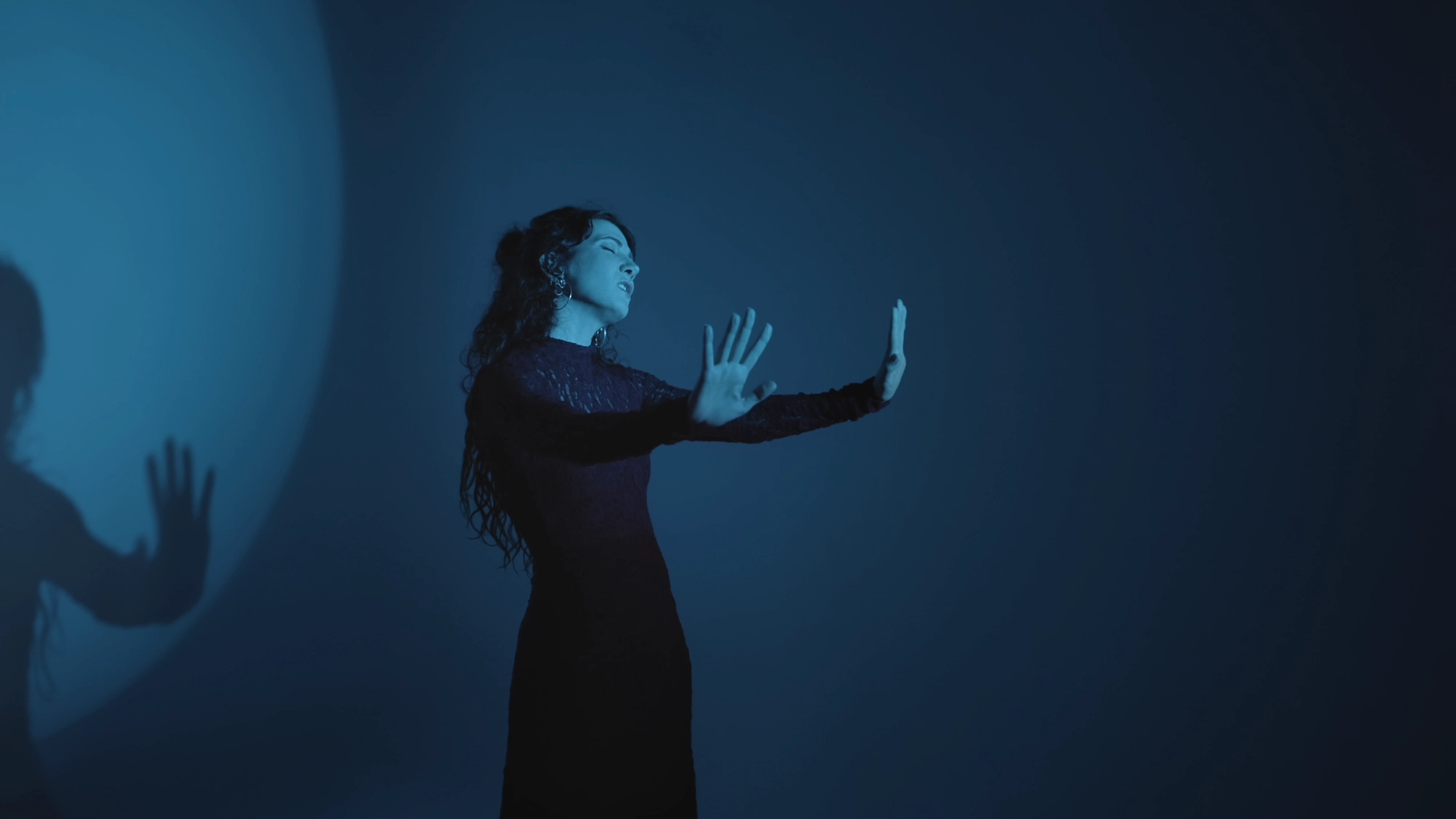 Fotograma del videoclip de Irene Cortés