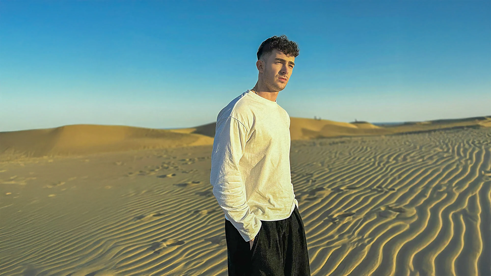 Patrick Bel. Fotografía ampliada horizontalmente con IA