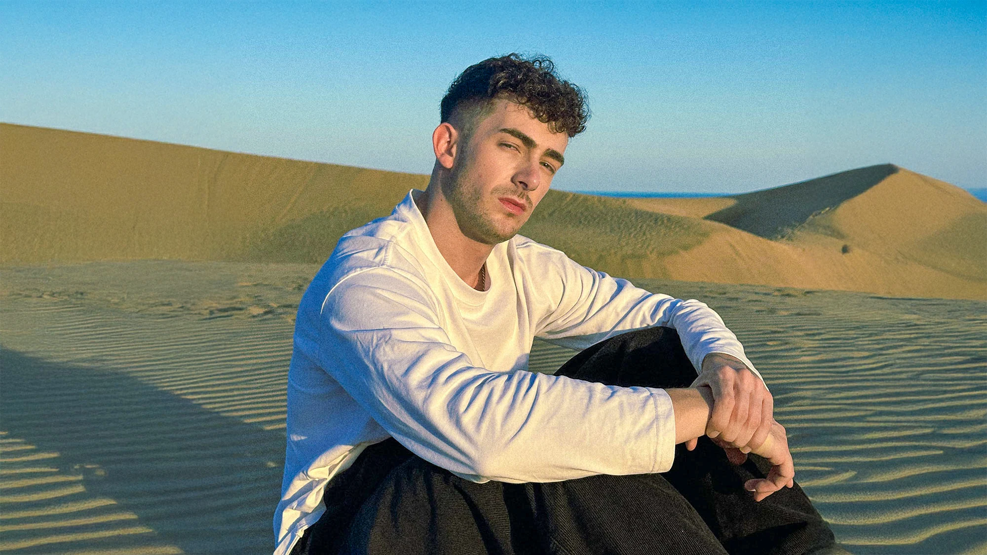 Patrick Bel. Fotografía ampliada horizontalmente con IA