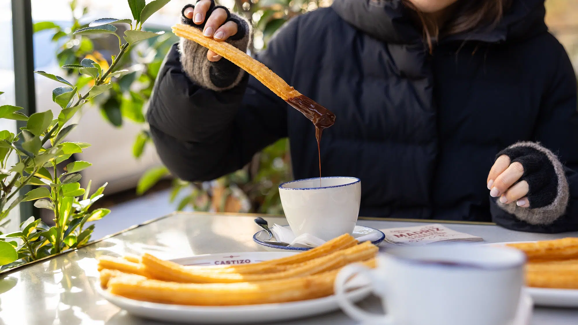 Chocolate con churros de San Ginés. Fotografía de @orianahoffman_gastro