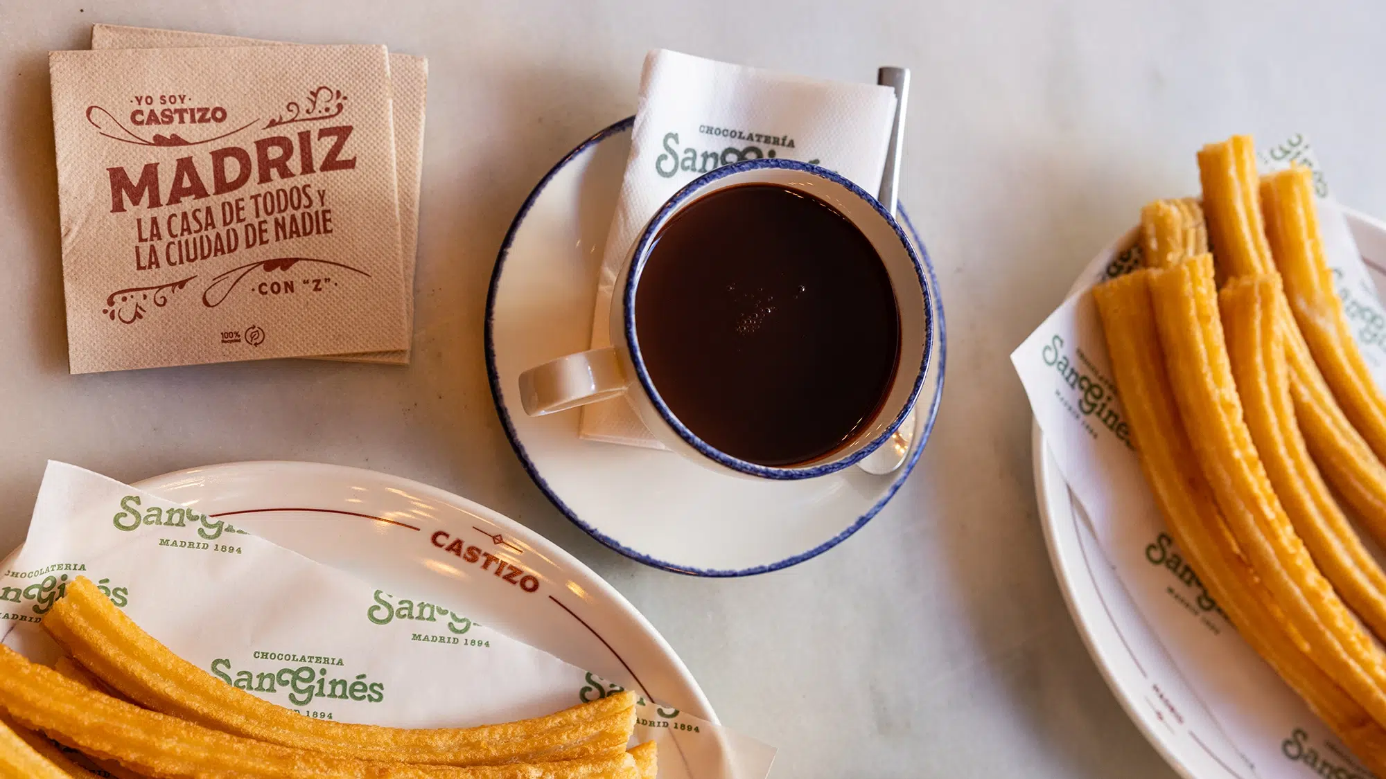 Chocolate con churros de San Ginés. Fotografía de @orianahoffman_gastro