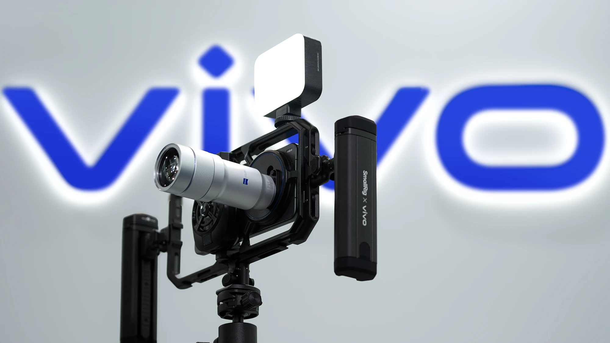 Vivo X300 Ultra con módulo teleobjetivo de gran alcance. Fotografía cedida por vivo.