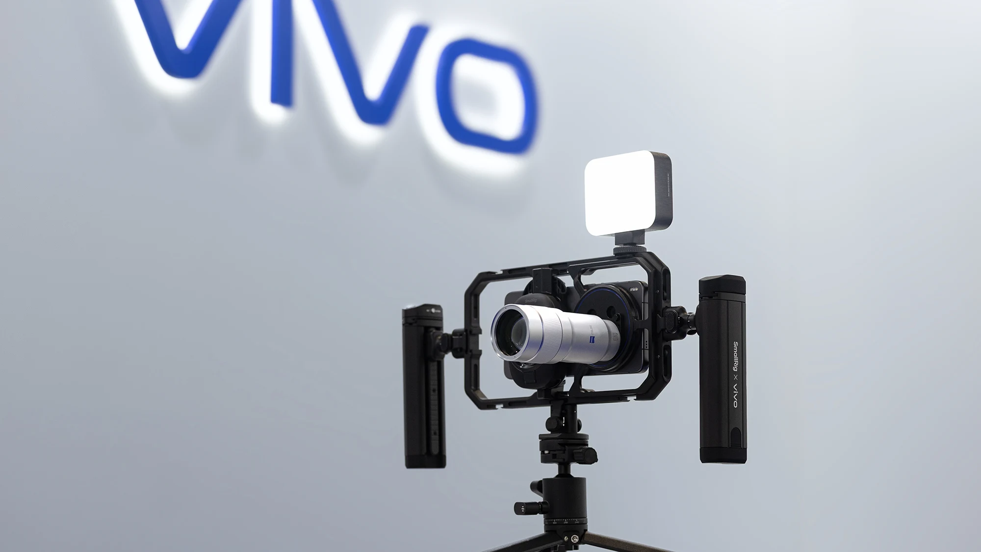 Vivo X300 Ultra con módulo teleobjetivo de gran alcance. Fotografía cedida por vivo.