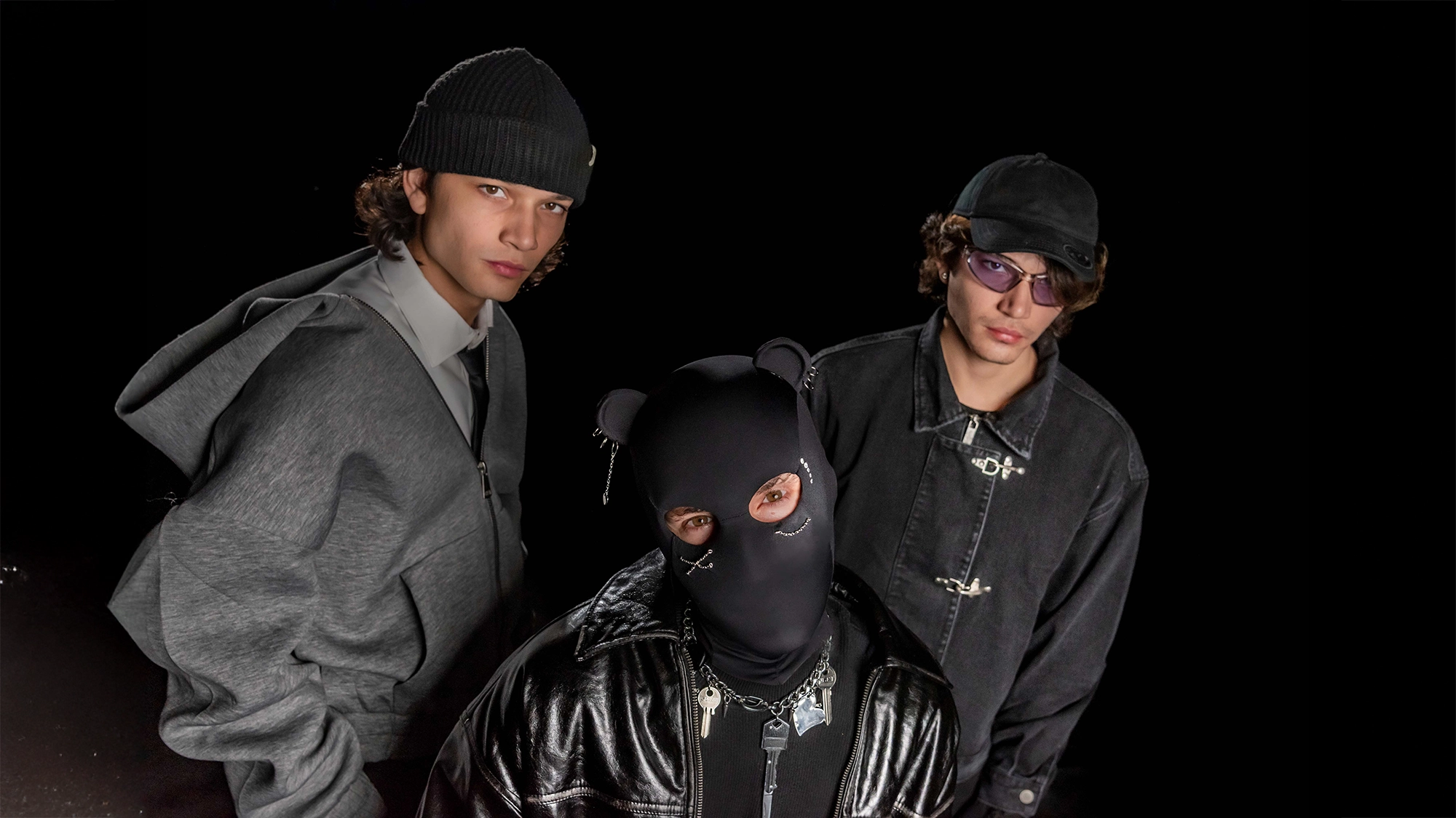 Imagen promocional de Marfasmo junto al dúo 3AM