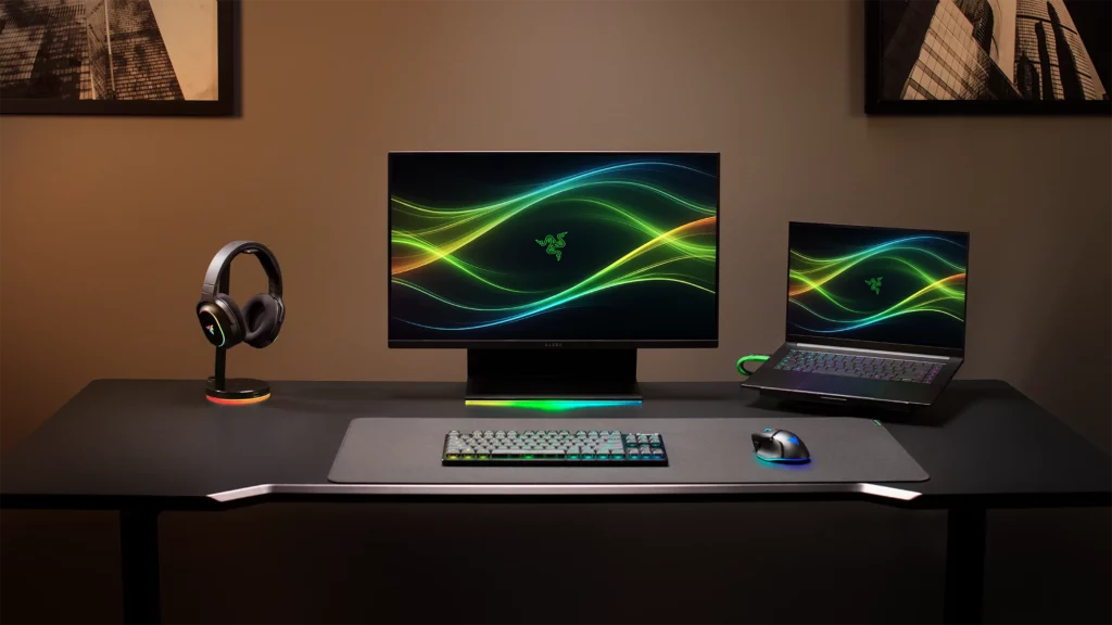 Vista de un escritorio con el ordenador portatil RAZER Blade 16 (2026)