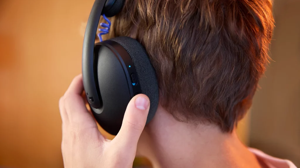 Vista trasera de mandos de los auriculares G325 de Logitech