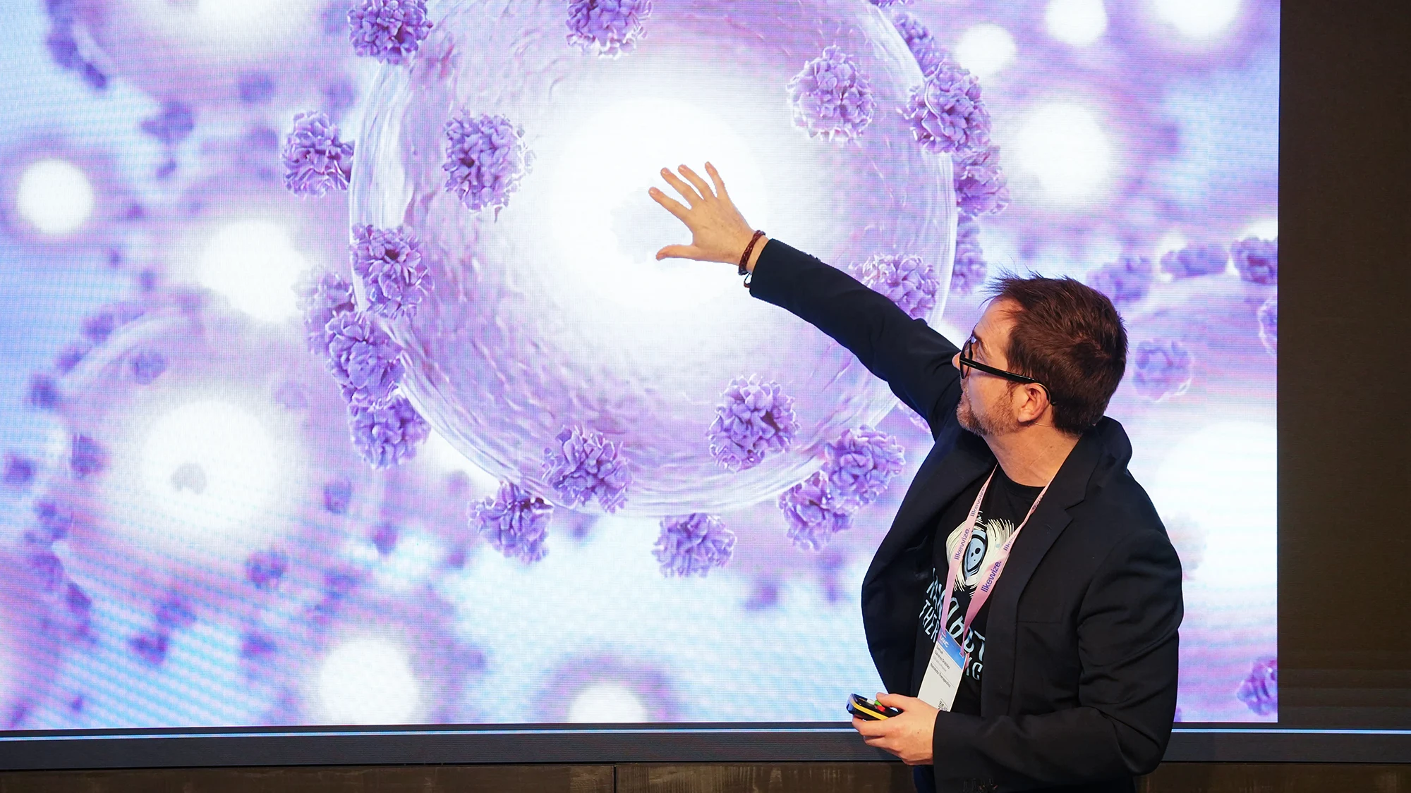 Protavoz del proyecto en el escenario principal del MWC en Barcelona