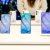 De izquierda a derecha, los nuevos dispositivos SAMSUNG: Galaxy S26, Galaxy S26+ y Galaxy S26 Ultra. Fotografía de Man Hoh Tang