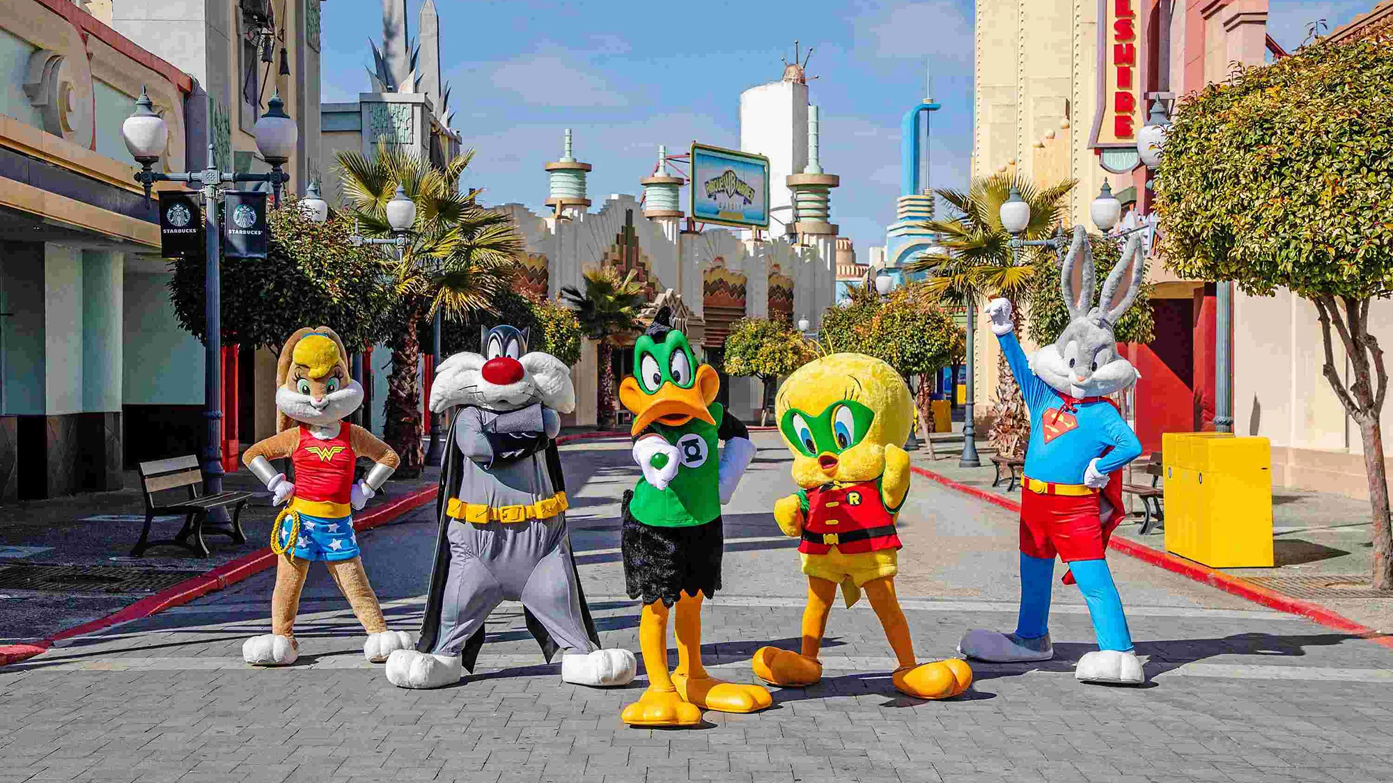 Looney Tunes personalizados en superhéroes en el Parque Warner