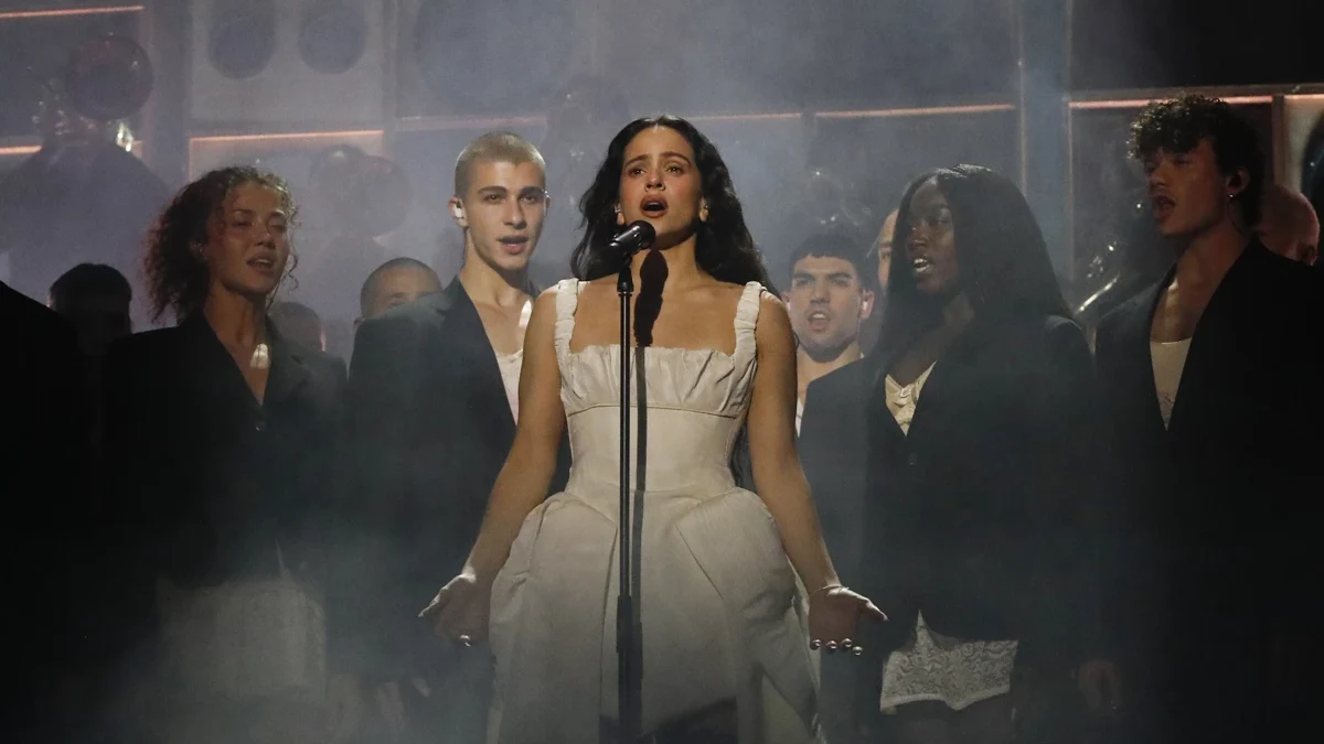 Frame de la actuación de Rosalía en los Premios Brit Awards. Fotografía cedida.
