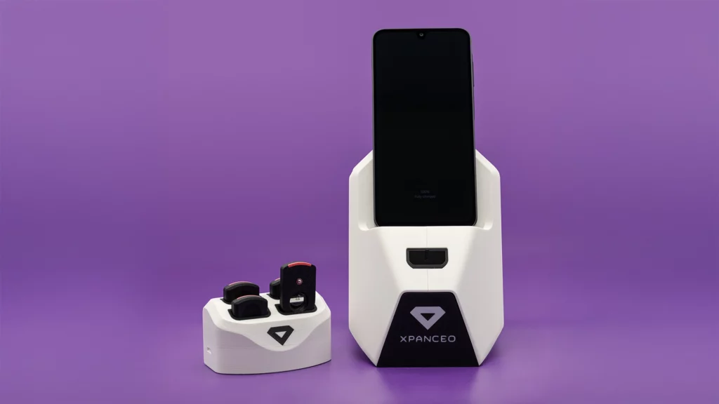 Sistema de carga de las lentillas para finalidad médica de XPANCEO