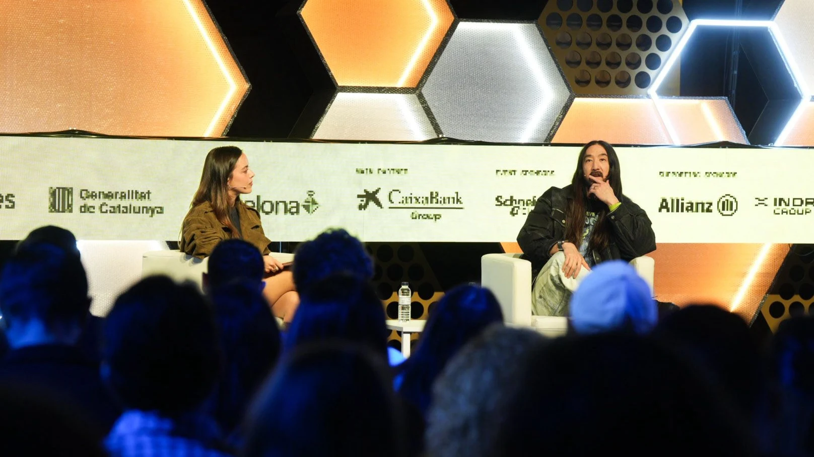 Steve Aoki en un momento de la charla en el escenario del Talent Arena del Mobile World Congress en Barcelona de 2026