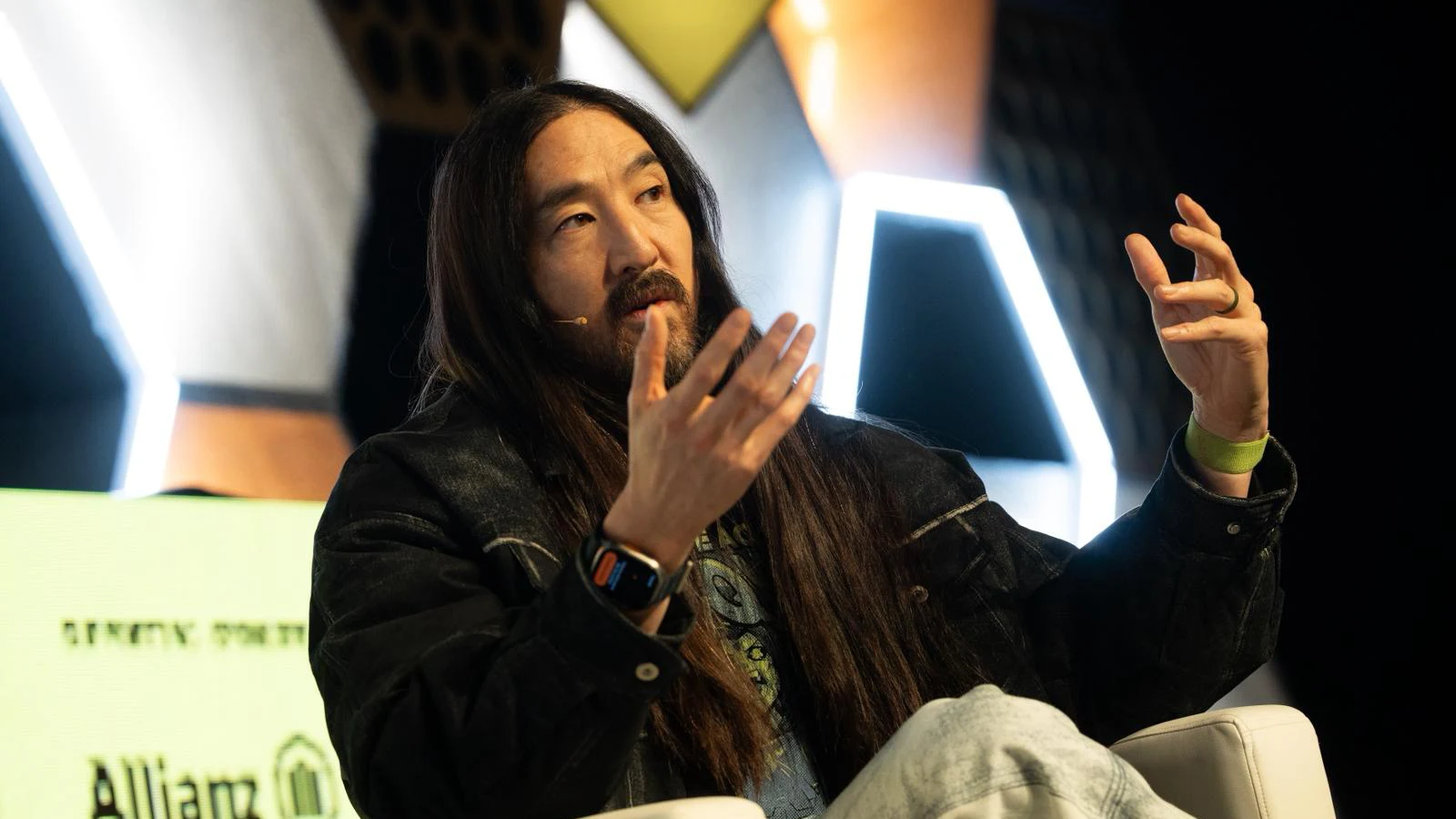 Steve Aoki en un momento de la charla en el escenario del Talent Arena del Mobile World Congress en Barcelona de 2026
