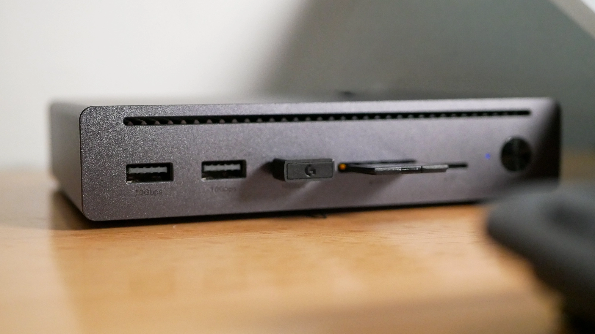 Vista frontal del UGREEN Maxidok 10 en 1 Thunderbolt 5