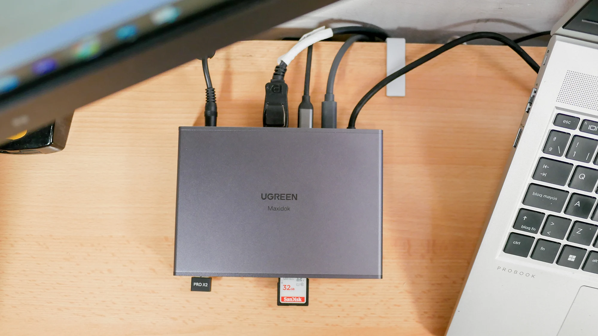 Vista zenital del UGREEN Revodok Maxidok 10-in-1 Thunderbolt™ 5 Docking Station