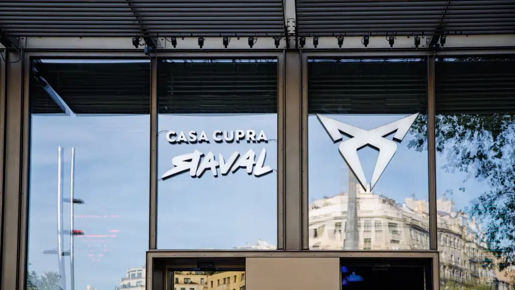 Puerta del CUPRA Raval. Fotografía de Christian Bertrand