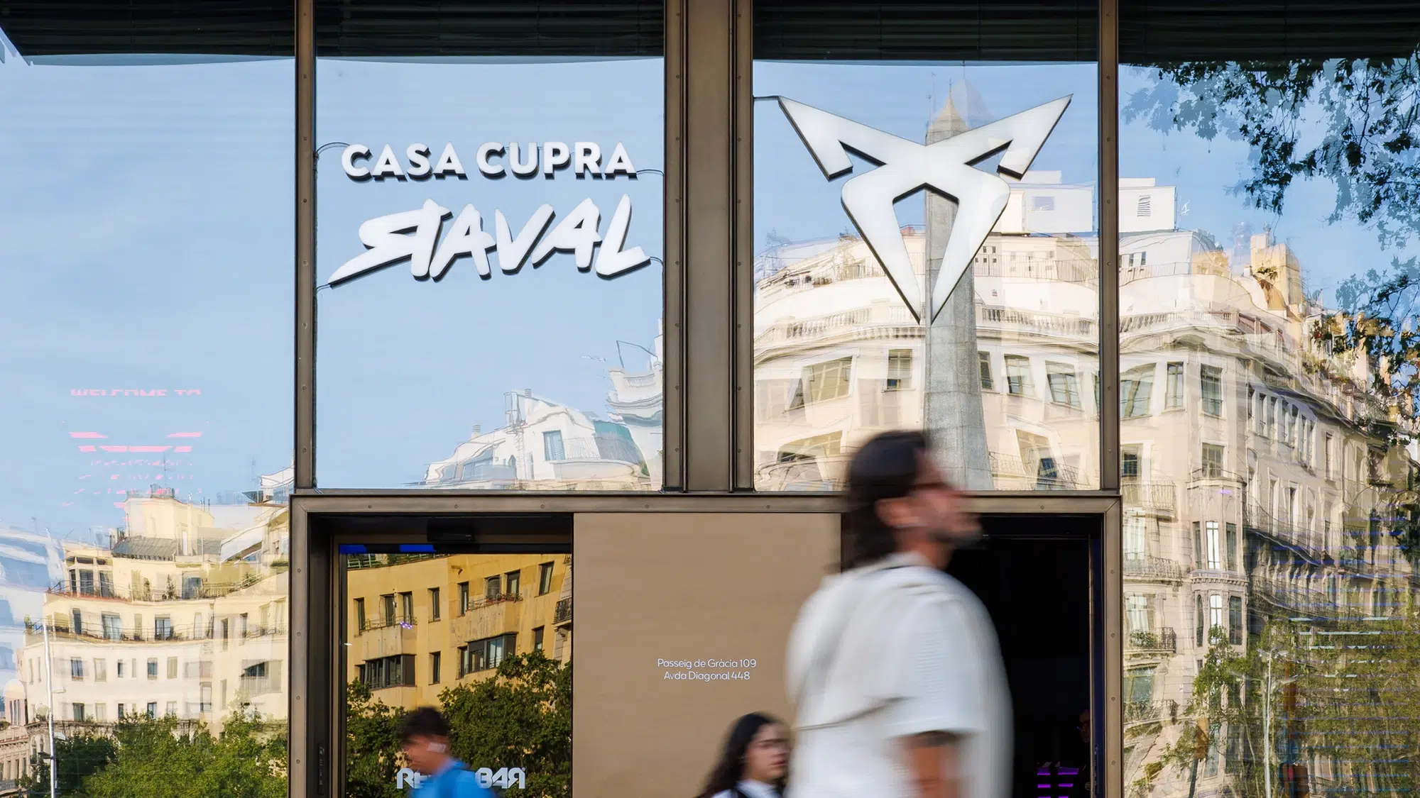 Puerta del CUPRA Raval. Fotografía de Christian Bertrand