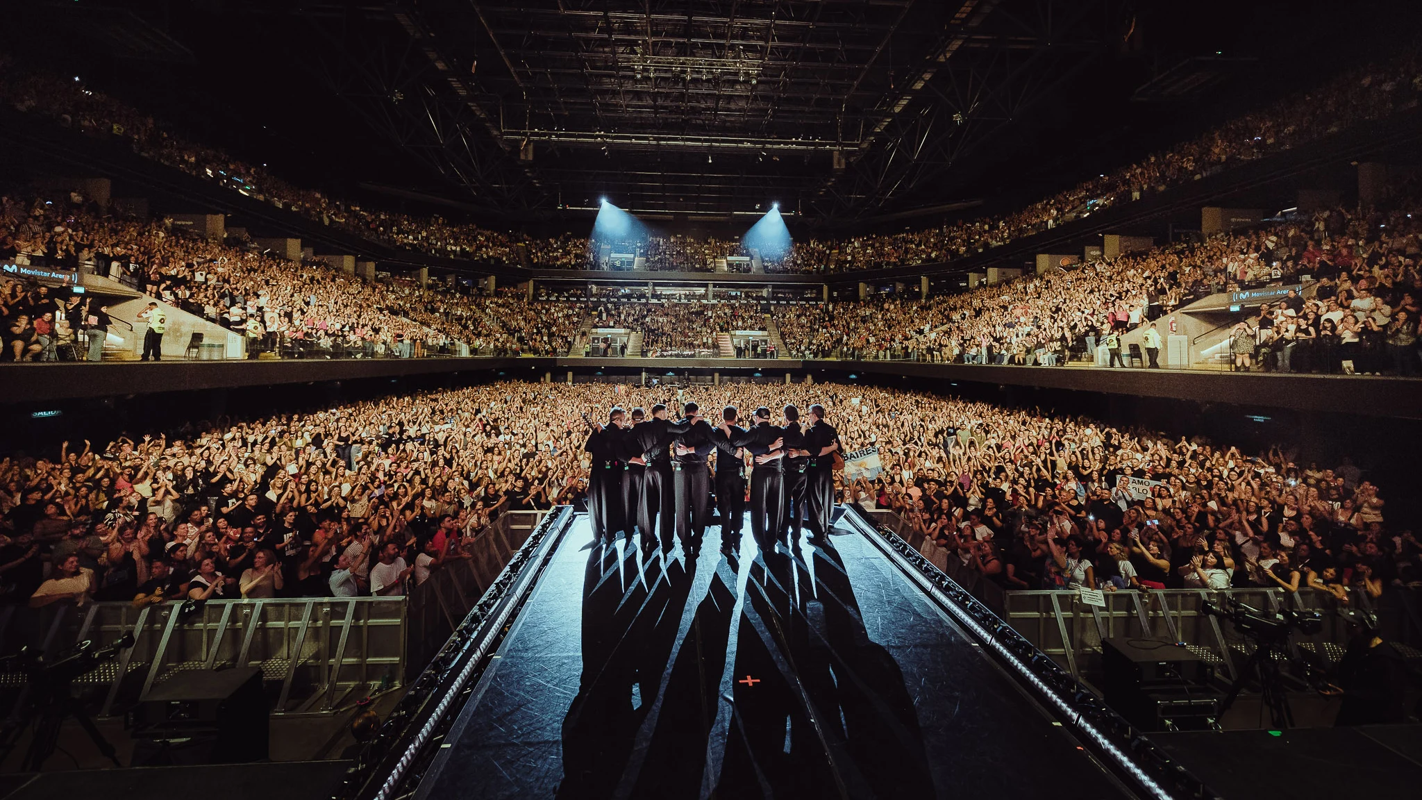 Foto de família de la gira de Pablo Alboran retratada Vicky Dragonetti