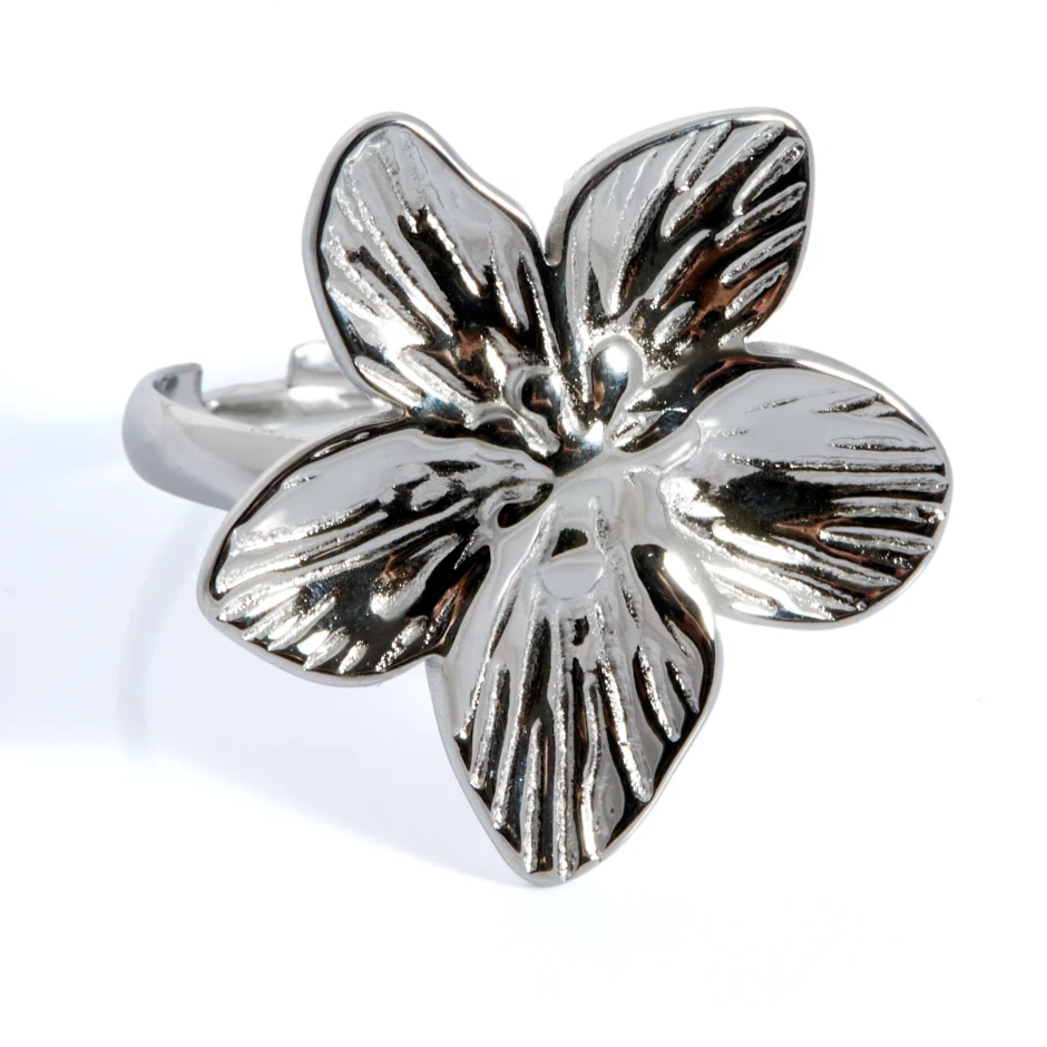 Anillo flor plateado