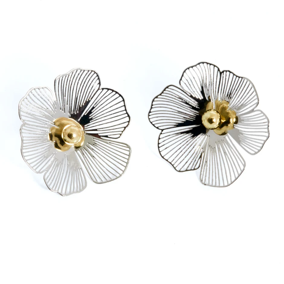 Pendientes flor pétalos plateada