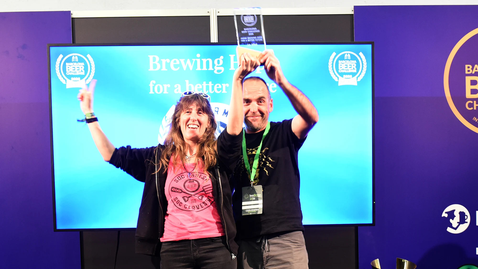 Propietarios de Lo Vilot recogiendo su galardón