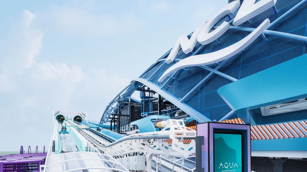 Deslízate por el Aqua Slidecoaster
