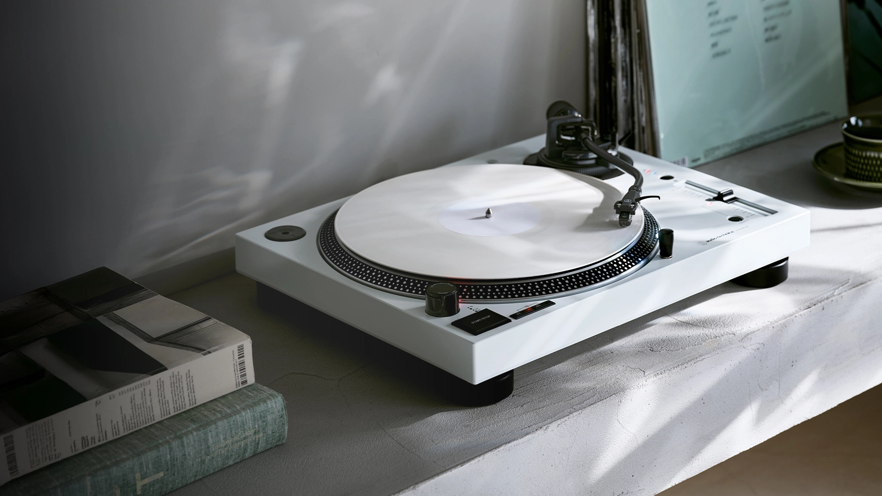 Tocadiscos AT-LP120XBT-USB de color blanco
