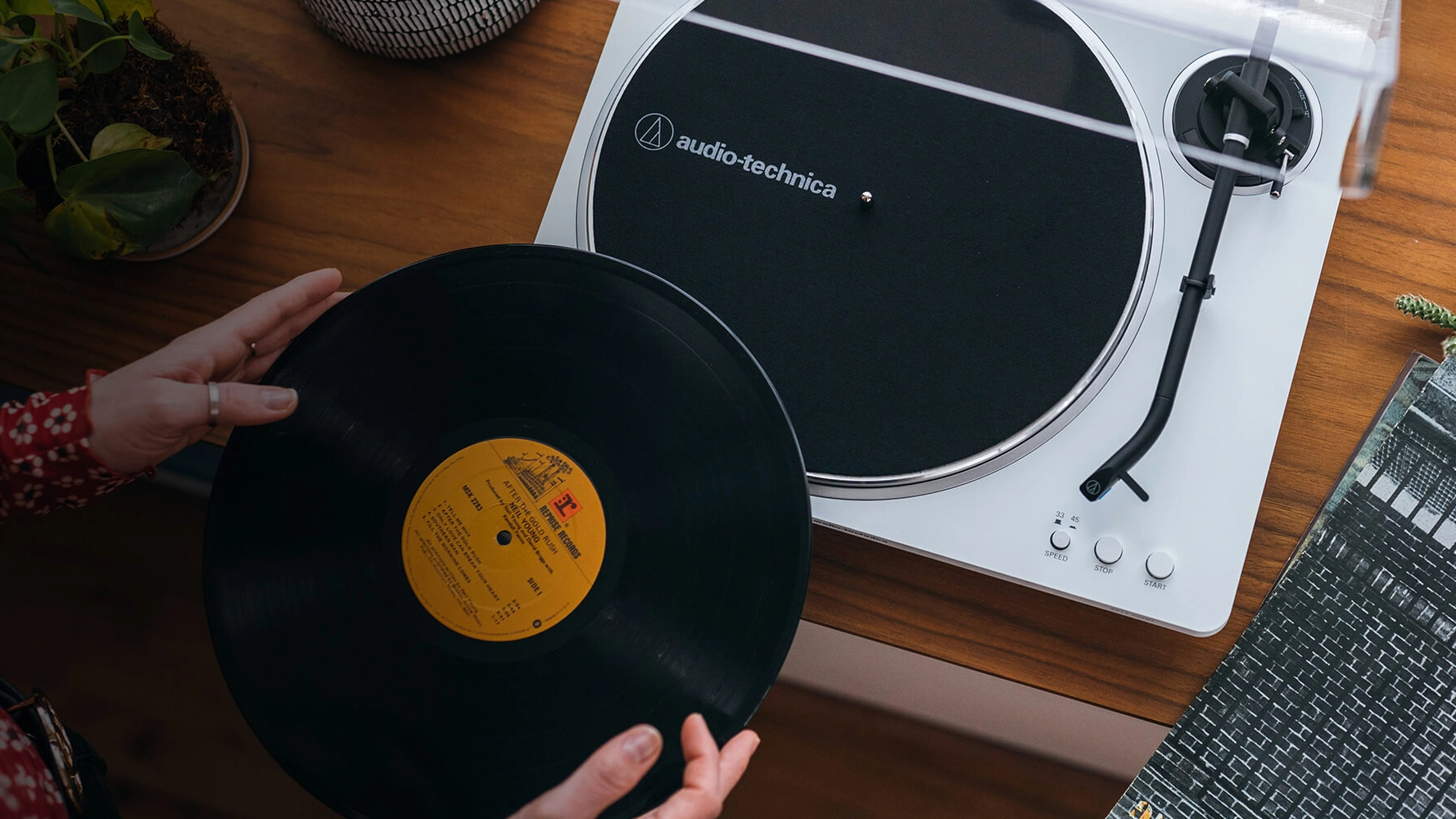 Modelo de tocadisco AT-LP70XBT