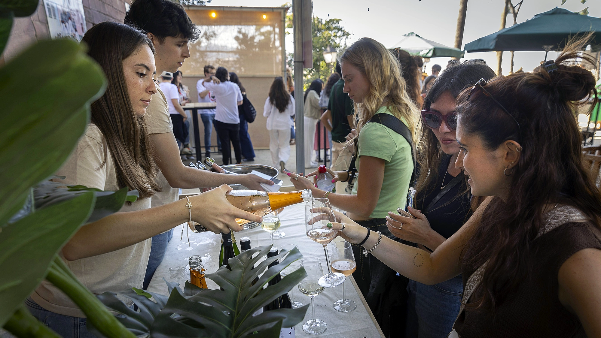 Asistentes del festival del vino Vinàriament del Poble Español. Fotografía cedida