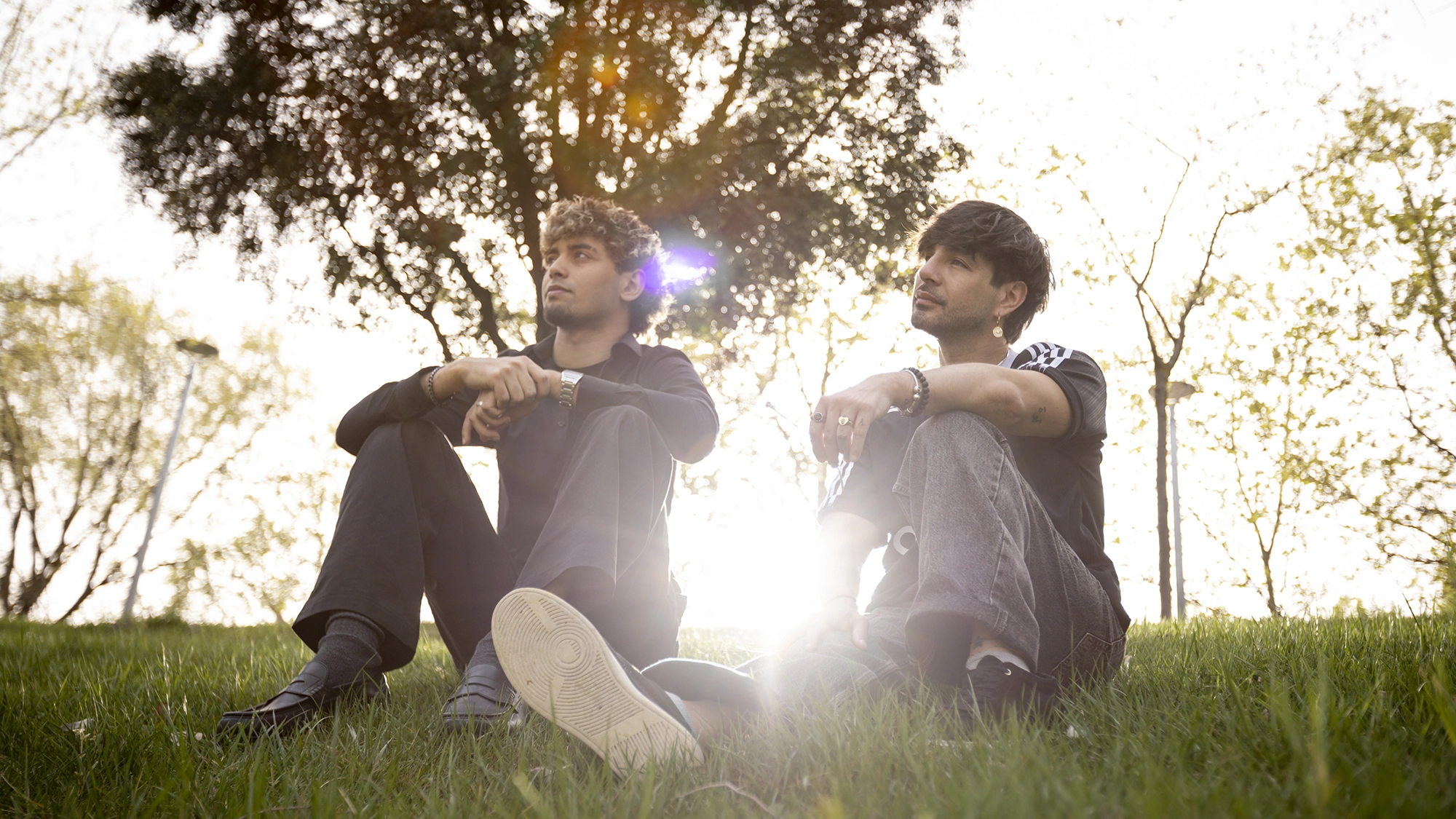 Brandon Parasole y Polo Nández en una imagen promocional del single "El otro yo"