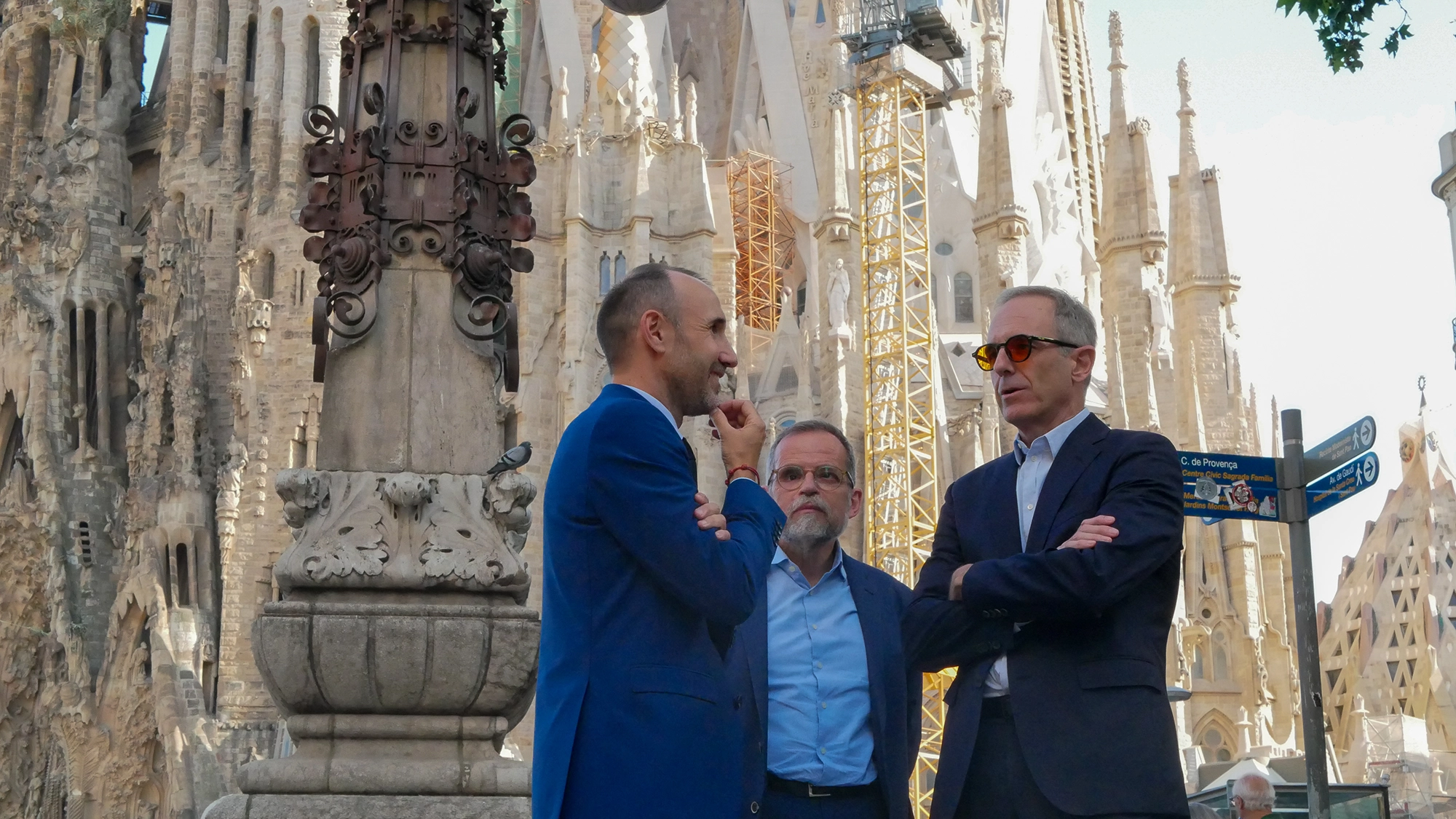 De izquierda a derecha: Adrián Orbea, presidente de Henkel Iberia y General Manager; Jordi Faulí, arquitecto director de la Sagrada Familia; Xavier Martínez, director general de la Sagrada Familia