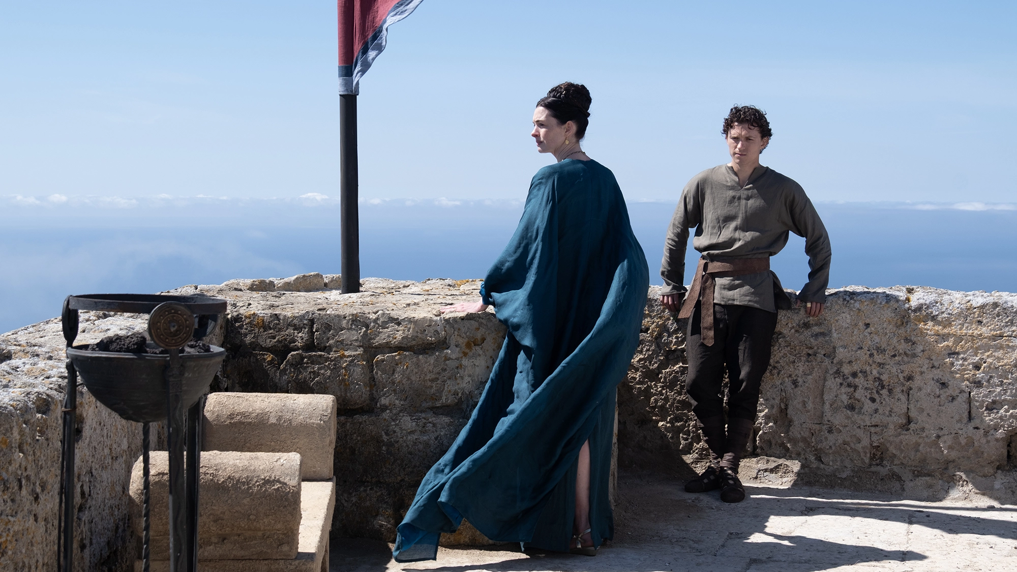 Anne Hathaway y Tom Holland