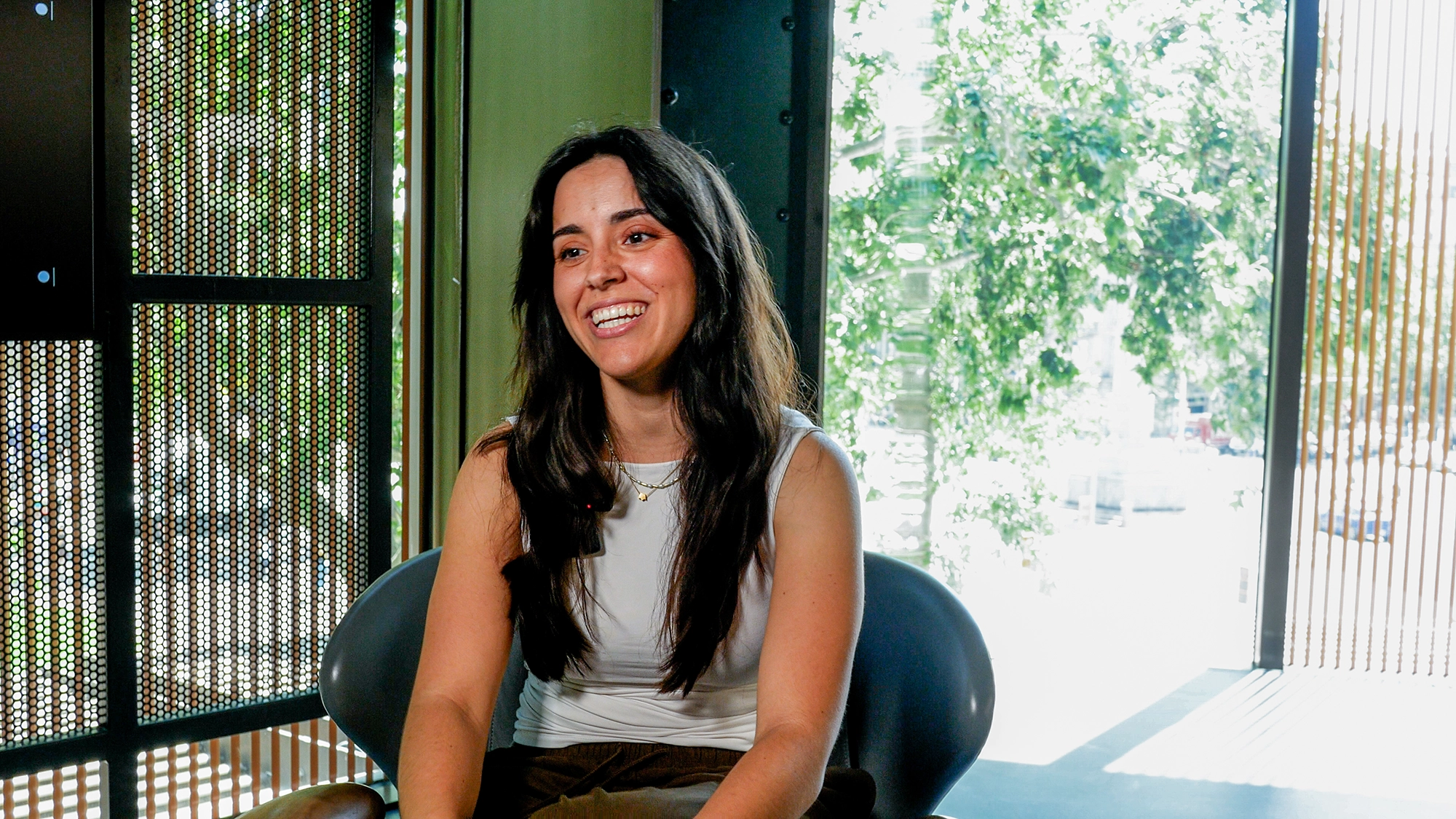 La autora Laura K. Roma en un fotograma de la entrevista en YOUNG