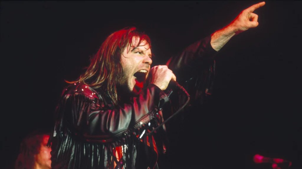 Bruce Dickinson, el icónico cantante y líder de la banda británica de heavy metal Iron Maiden