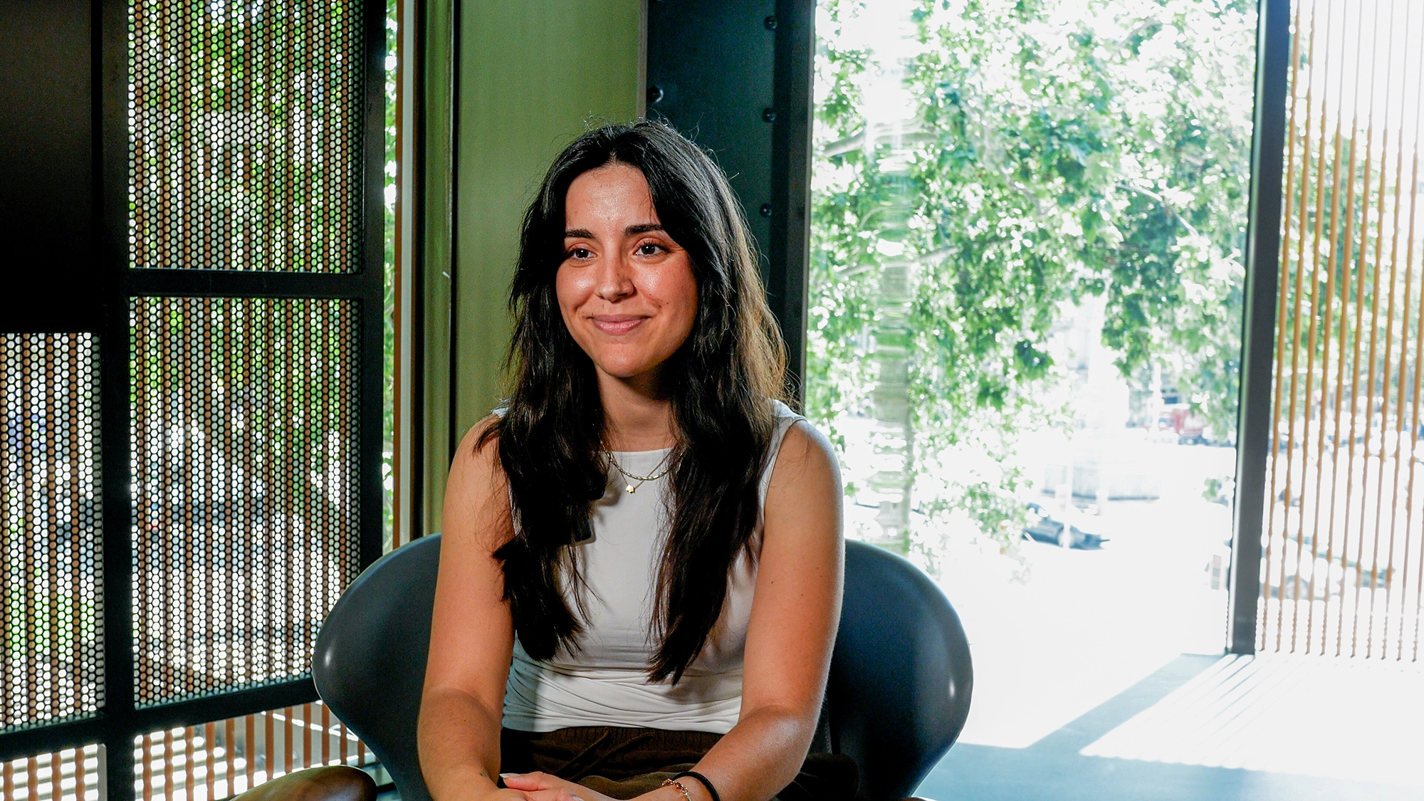 La autora Laura K. Roma en un fotograma de la entrevista en YOUNG