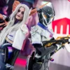 Cosplayers en una convención de VALORANT
