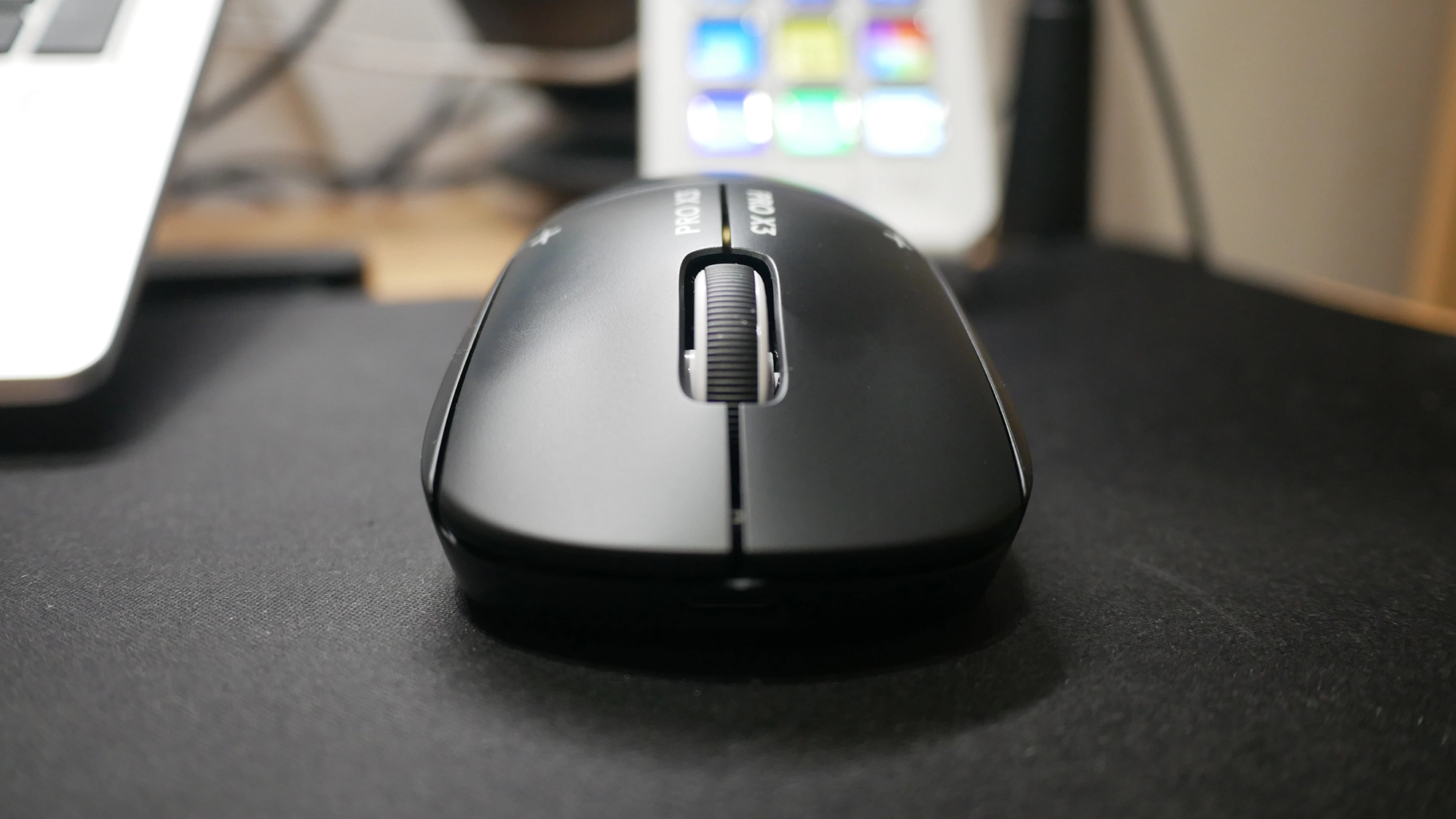 Vista frontal con cargador USB-C
