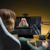 usuaria creadora de contenido frente a la cámara Razer Kiyo V2 Pro en un setup de Razer