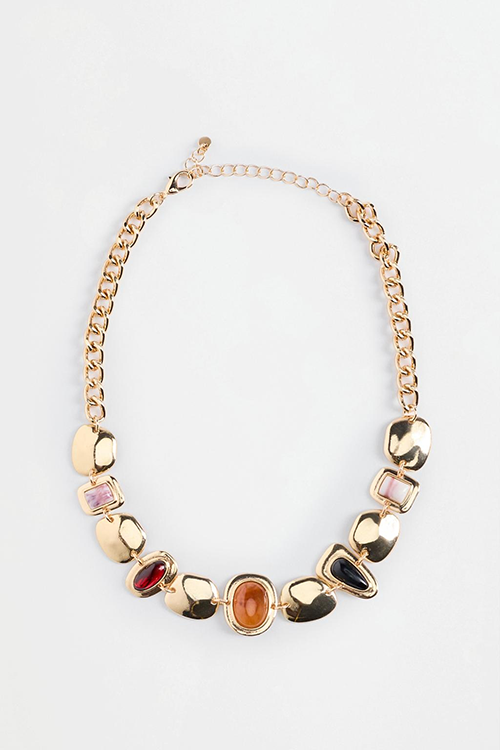 Collar de piedras de colores (9,99 €)
