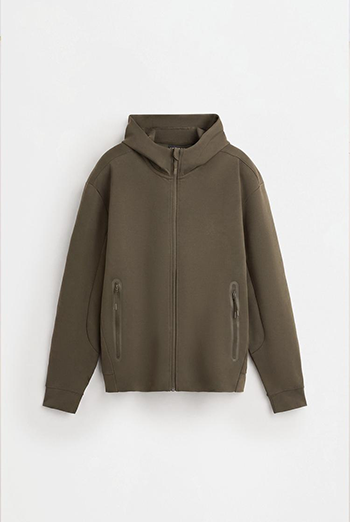 Sudaderoa con cremallera interlock (22,99 euros)