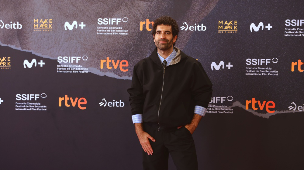 El actor Tamar Novas en el fotocall de San Sebastián