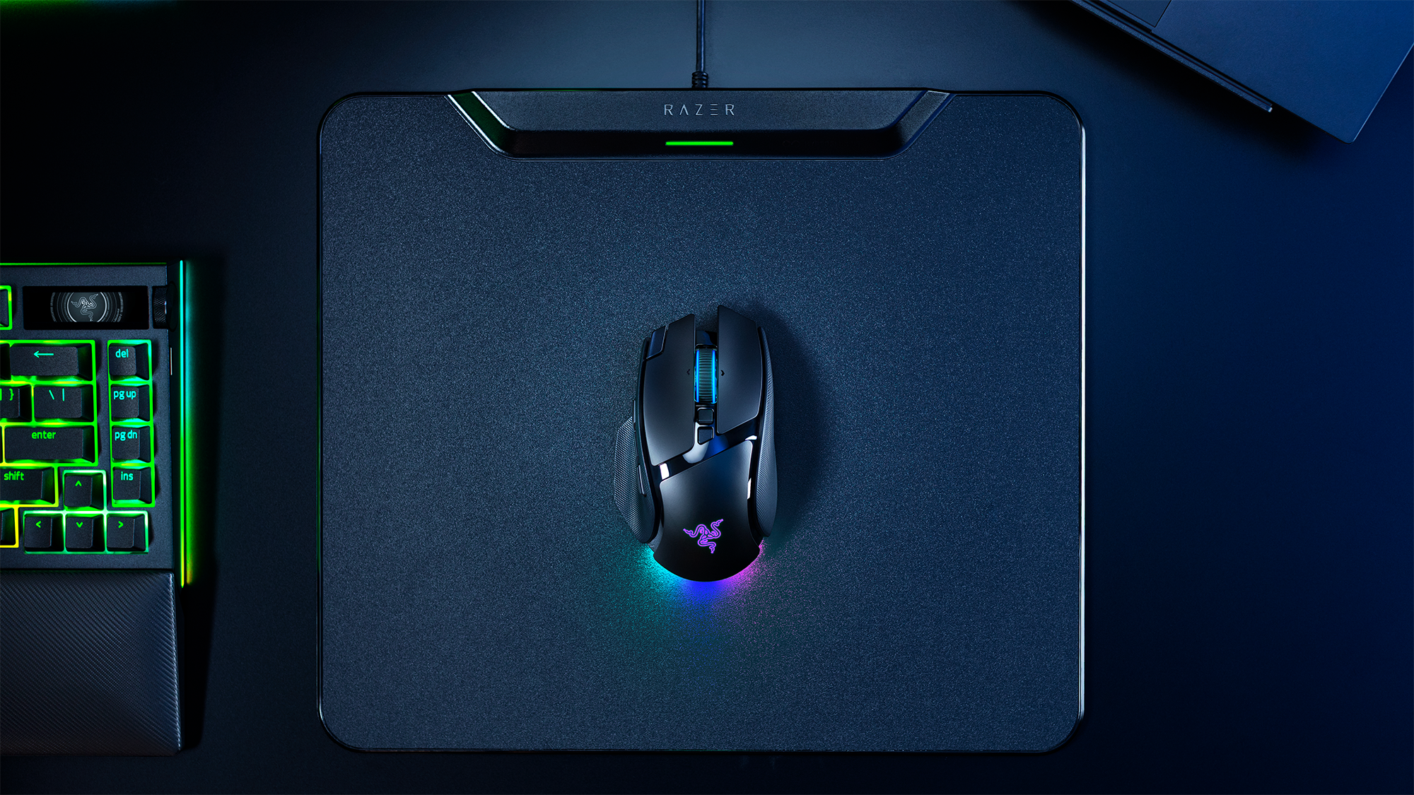El Basilisk V4 Pro se carga mediante alfombrilla