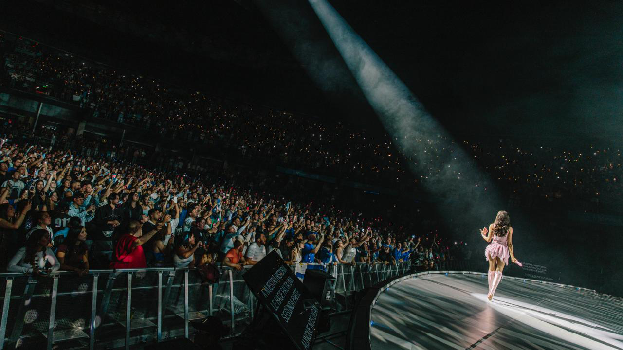 Aitana en un concierto en Bogotá