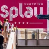 Visitantes del Splau subiendo las escaleras mecánicas a la zona de restauración